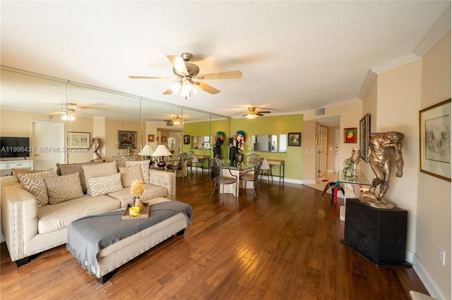 850 SW 138th Ave 411D, Pembroke Pines, FL 33027