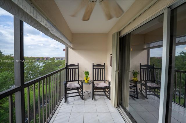 850 SW 138th Ave 411D, Pembroke Pines, FL 33027