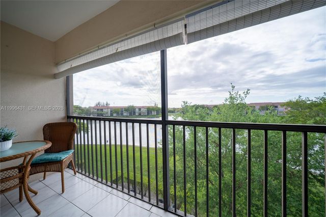 850 SW 138th Ave 411D, Pembroke Pines, FL 33027