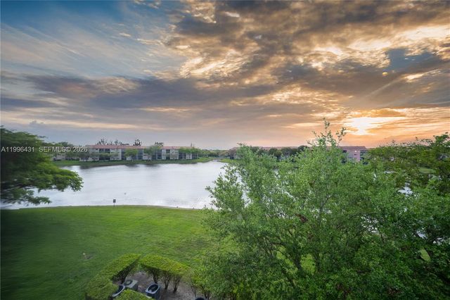 850 SW 138th Ave 411D, Pembroke Pines, FL 33027