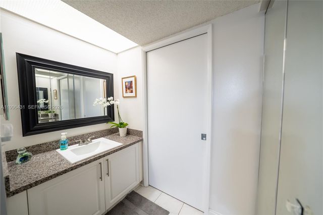 850 SW 138th Ave 411D, Pembroke Pines, FL 33027