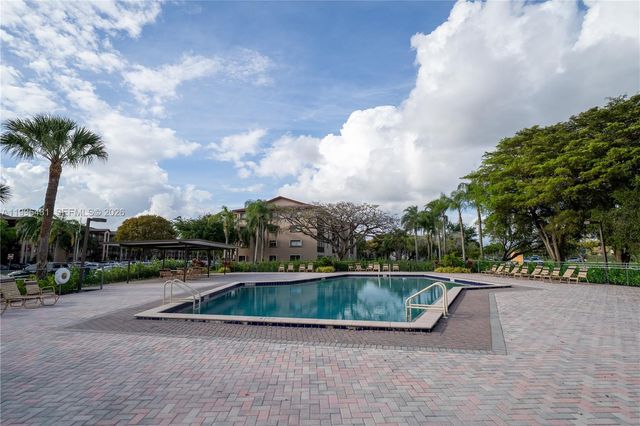 850 SW 138th Ave 411D, Pembroke Pines, FL 33027