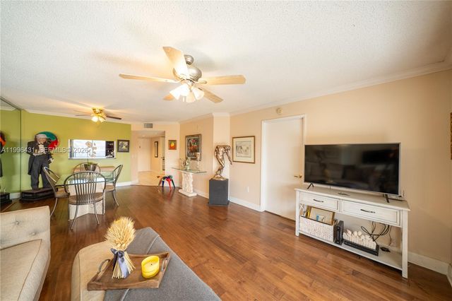 850 SW 138th Ave 411D, Pembroke Pines, FL 33027