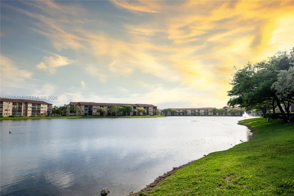 850 SW 138th Ave 411D, Pembroke Pines, FL 33027