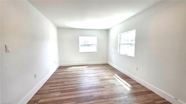 8180 Suncoast DR, North Fort Myers, FL 33917