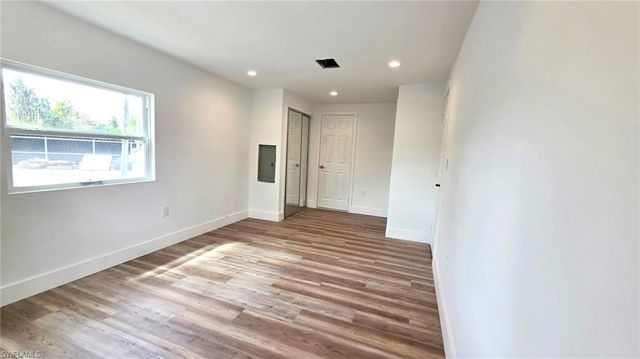 8180 Suncoast DR, North Fort Myers, FL 33917