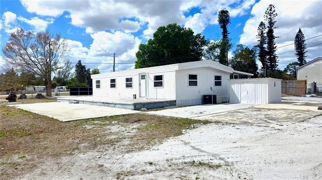 8180 Suncoast DR, North Fort Myers, FL 33917