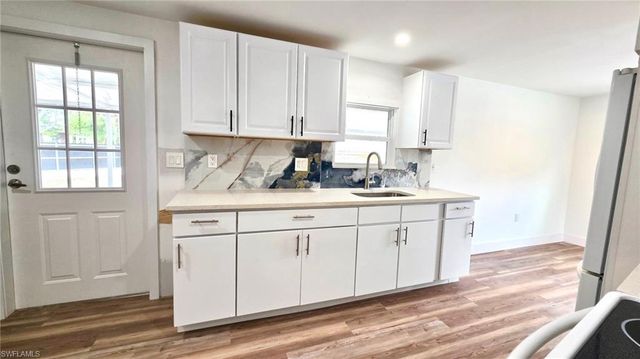 8180 Suncoast DR, North Fort Myers, FL 33917