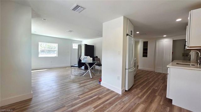 8180 Suncoast DR, North Fort Myers, FL 33917