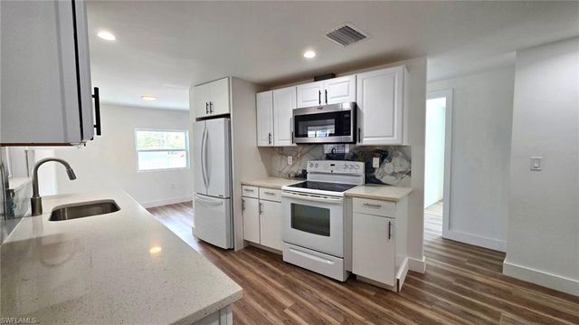 8180 Suncoast DR, North Fort Myers, FL 33917