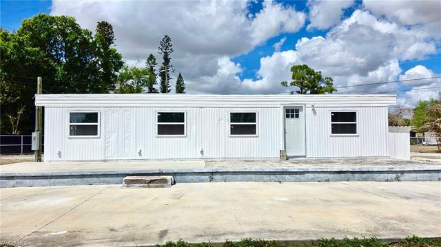 8180 Suncoast DR, North Fort Myers, FL 33917
