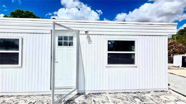 8180 Suncoast DR, North Fort Myers, FL 33917