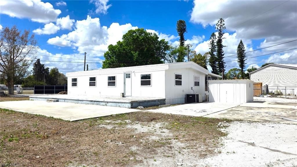 8180 Suncoast DR, North Fort Myers, FL 33917
