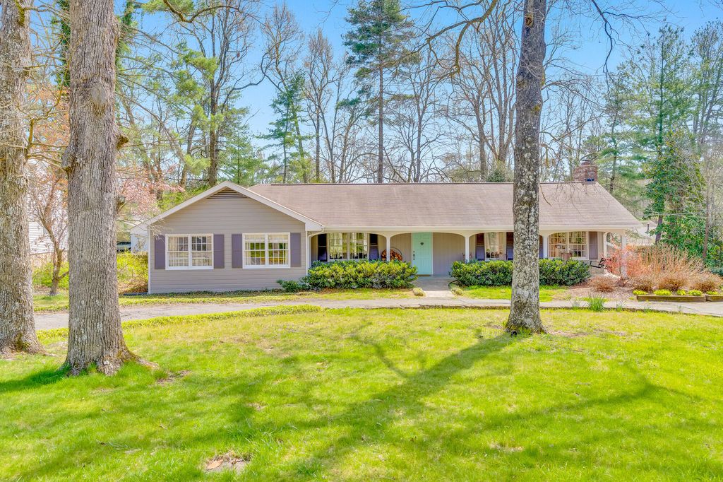 309 Marvin Lane, Lookout Mountain, GA 30750