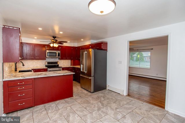 136 N AMBLER ST, Quakertown, PA 18951