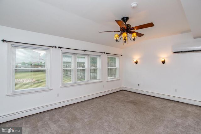 136 N AMBLER ST, Quakertown, PA 18951