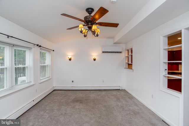 136 N AMBLER ST, Quakertown, PA 18951