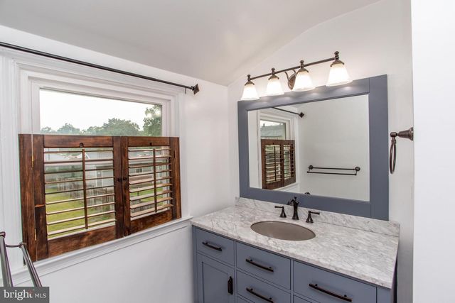 136 N AMBLER ST, Quakertown, PA 18951