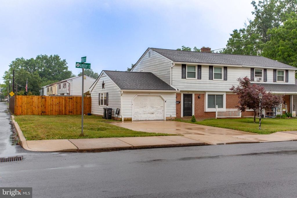 136 N AMBLER ST, Quakertown, PA 18951
