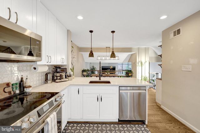 10998 THRUSH RIDGE RD, Reston, VA 20191