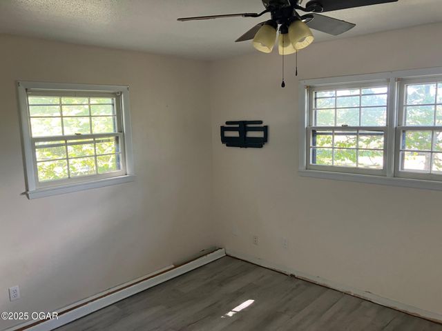 702 Crestview Drive, Monett, MO 65708