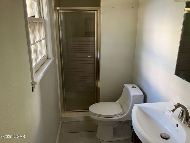 702 Crestview Drive, Monett, MO 65708