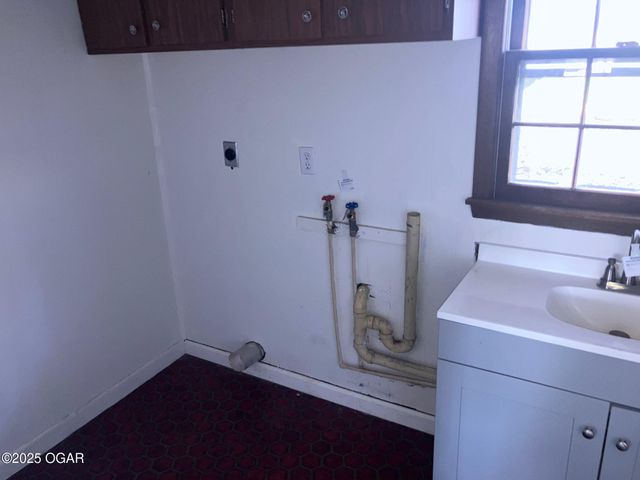 702 Crestview Drive, Monett, MO 65708