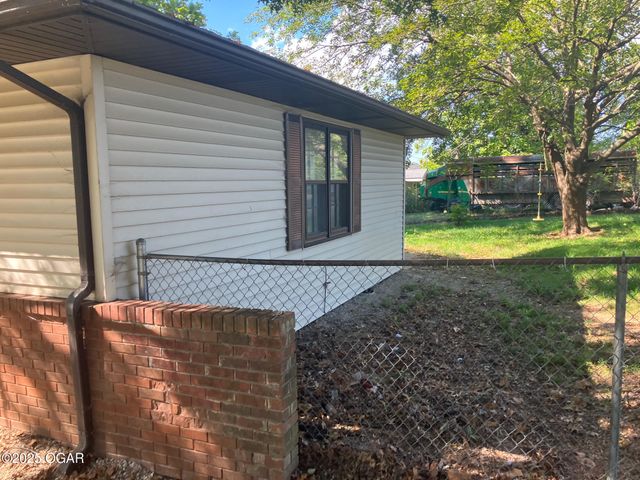 702 Crestview Drive, Monett, MO 65708