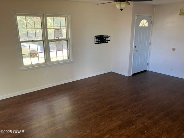 702 Crestview Drive, Monett, MO 65708