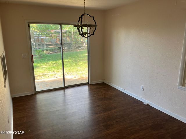 702 Crestview Drive, Monett, MO 65708