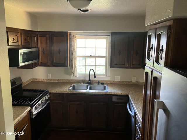 702 Crestview Drive, Monett, MO 65708