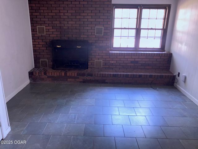 702 Crestview Drive, Monett, MO 65708