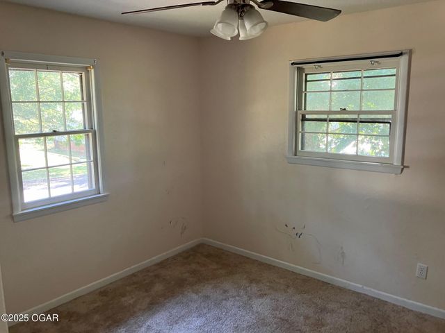 702 Crestview Drive, Monett, MO 65708