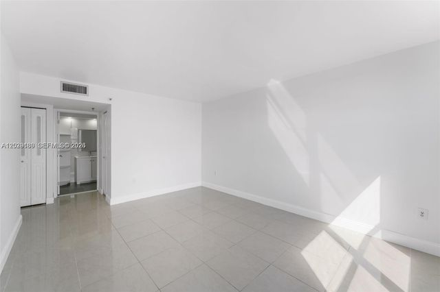 17890 W Dixie Hwy 501 Hwy 501, North Miami Beach, FL 33160