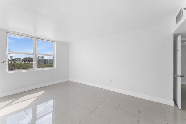 17890 W Dixie Hwy 501 Hwy 501, North Miami Beach, FL 33160