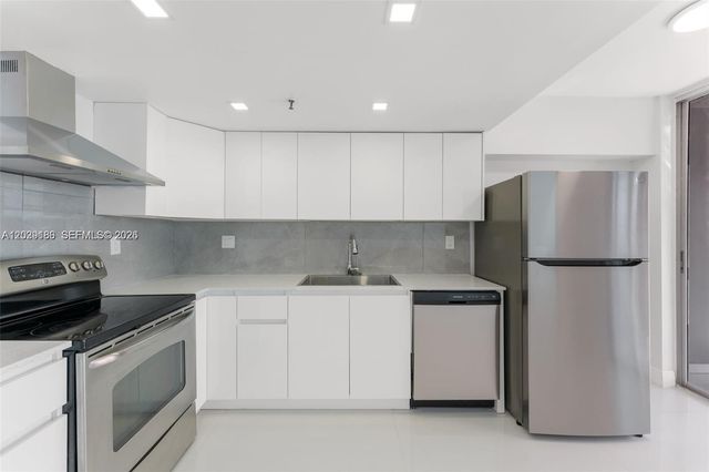 17890 W Dixie Hwy 501 Hwy 501, North Miami Beach, FL 33160