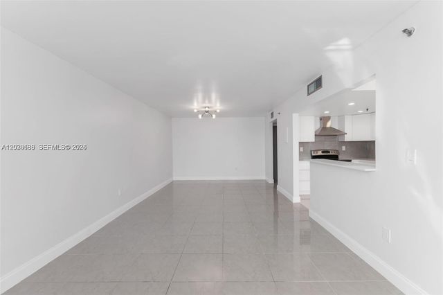 17890 W Dixie Hwy 501 Hwy 501, North Miami Beach, FL 33160