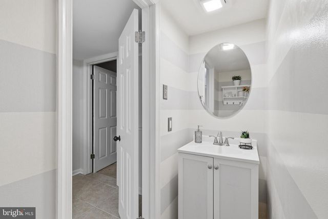1582 POPLAR GROVE DR, Reston, VA 20194