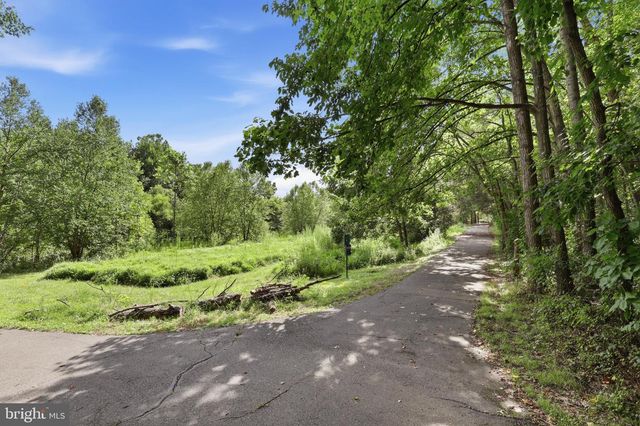 1582 POPLAR GROVE DR, Reston, VA 20194