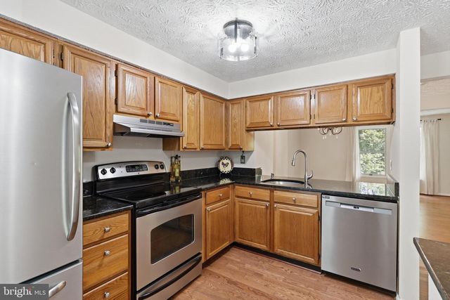 1582 POPLAR GROVE DR, Reston, VA 20194