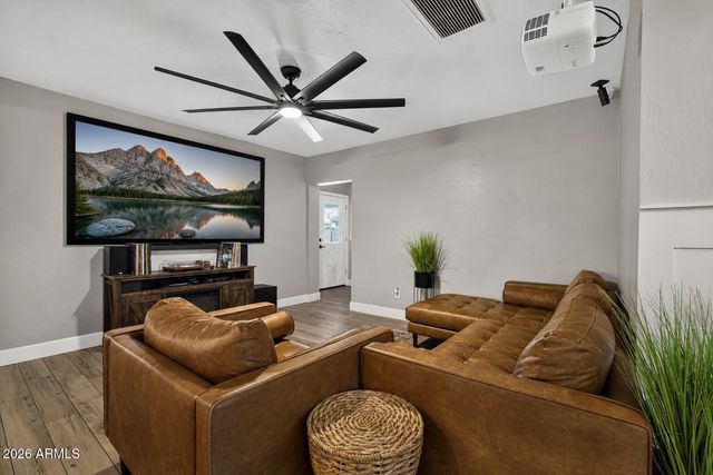 4329 E HUBBELL Street, Phoenix, AZ 85008