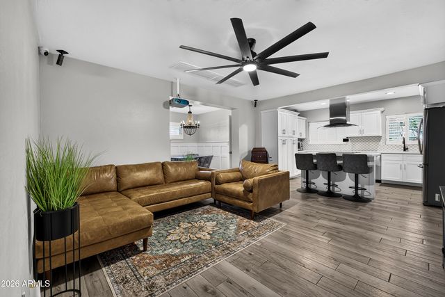4329 E HUBBELL Street, Phoenix, AZ 85008