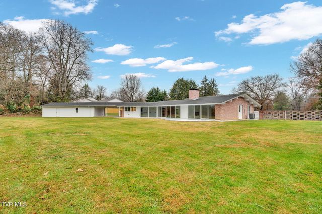 2911 West Walnut Street, Johnson City, TN 37604