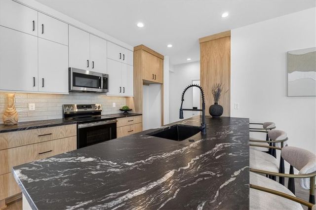 22582 W 93rd Street, Lenexa, KS 66227