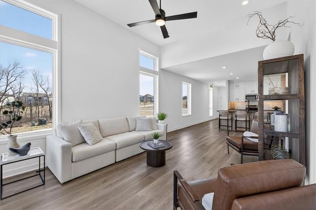 22582 W 93rd Street, Lenexa, KS 66227