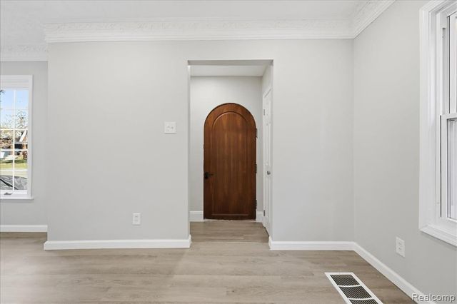 18961 Pennington Drive, Detroit, MI 48221