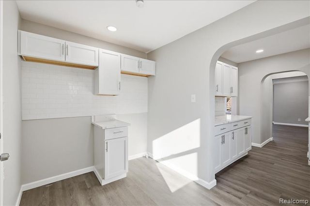 18961 Pennington Drive, Detroit, MI 48221