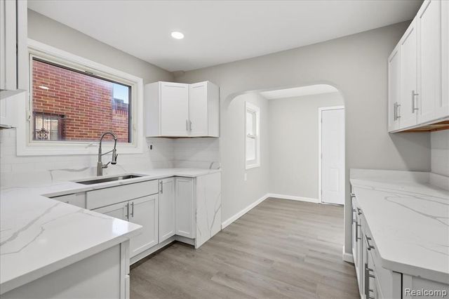 18961 Pennington Drive, Detroit, MI 48221