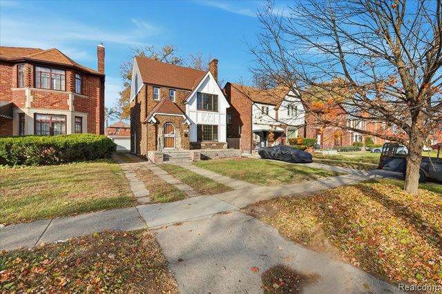 18961 Pennington Drive, Detroit, MI 48221