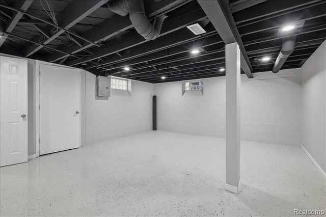 18961 Pennington Drive, Detroit, MI 48221